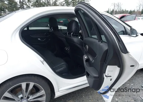 2017 Mercedes-Benz C 300 из США, поврежденный, VIN 55SWF4JB3HU196608